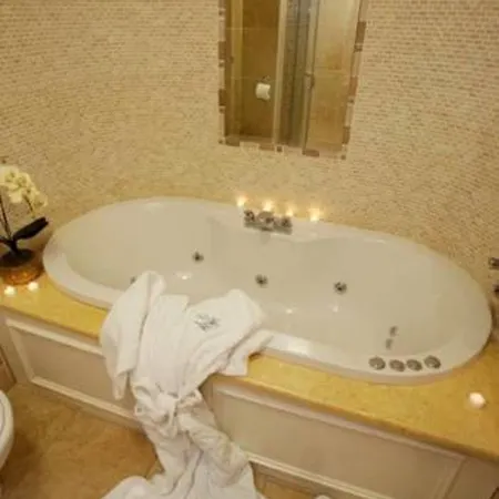 Court Yard Hotel 4*