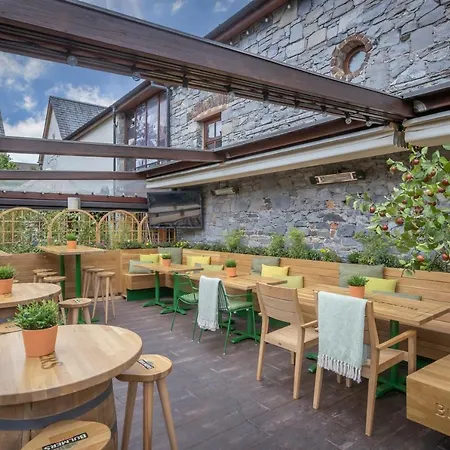 Hotel Court Yard 4*
