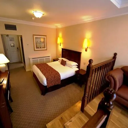 Court Yard 4*