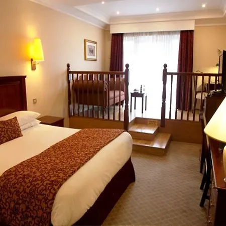Court Yard Hotel 4*