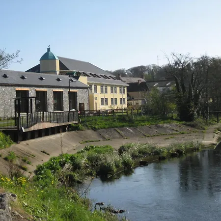 Ξενοδοχείο Court Yard 4*