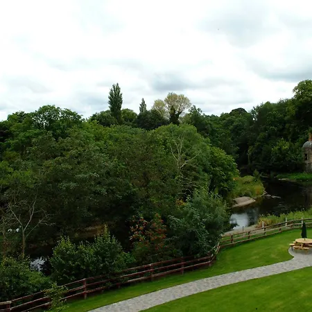 Hotel Court Yard 4*
