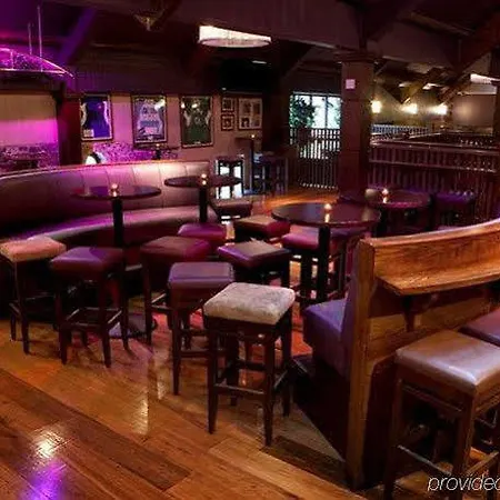 Court Yard Hotel 4*
